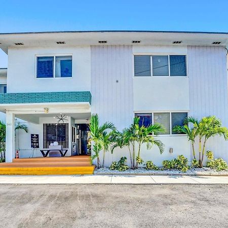 Christmas Retreat Walk To Dania Beach Pool Exterior photo